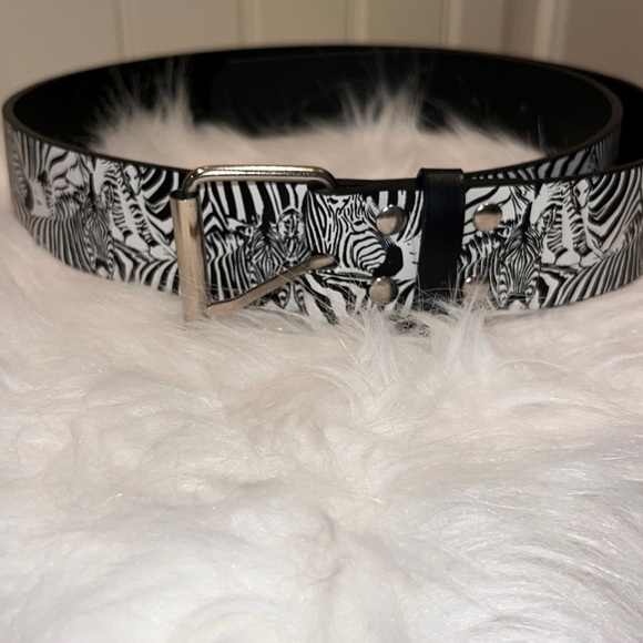 Adorable novelty statement faux leather belt all over black white zebra print  M - Picture 3 of 4